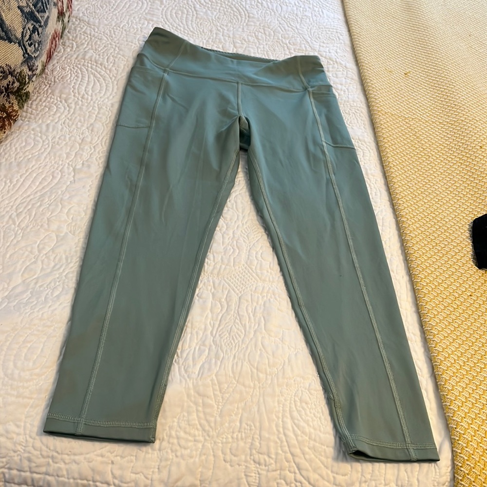 Victoria’s Secret 7/8 leggings with side pockets.